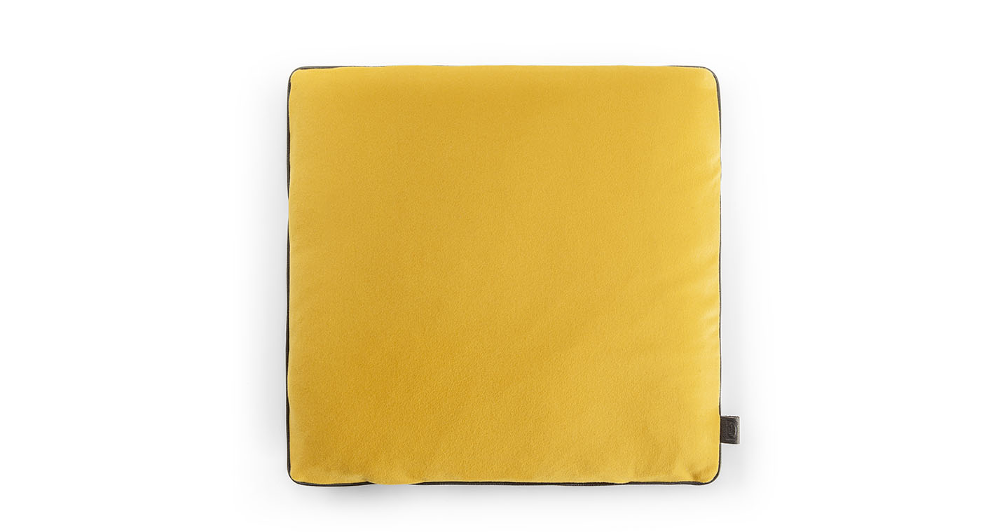 The Decorative Cushions - Loro Piana Interiors装饰软垫